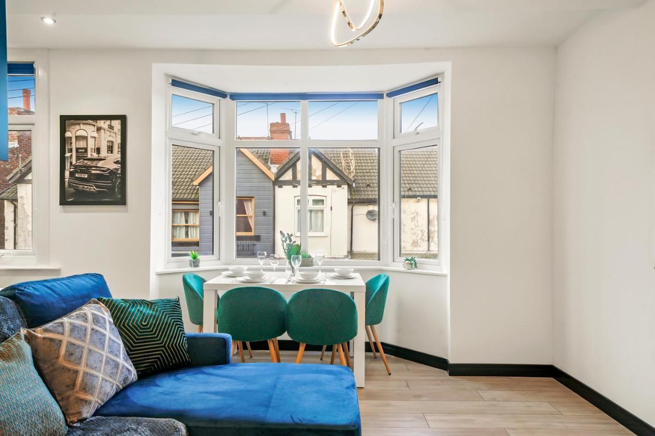 Stylish Yorkshire Gem - Sleeps 4 - Great Location Διαμέρισμα Castleford Εξωτερικό φωτογραφία