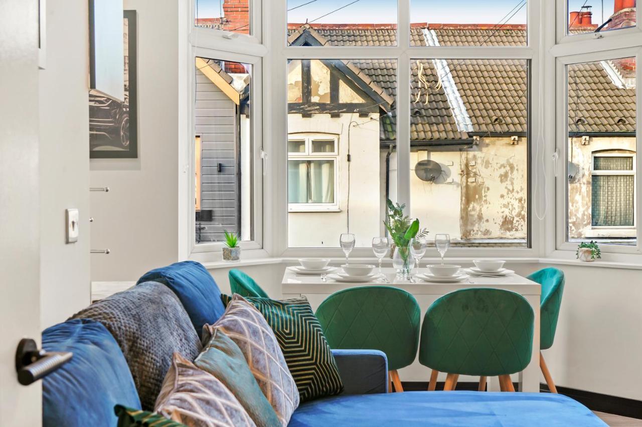 Stylish Yorkshire Gem - Sleeps 4 - Great Location Διαμέρισμα Castleford Εξωτερικό φωτογραφία